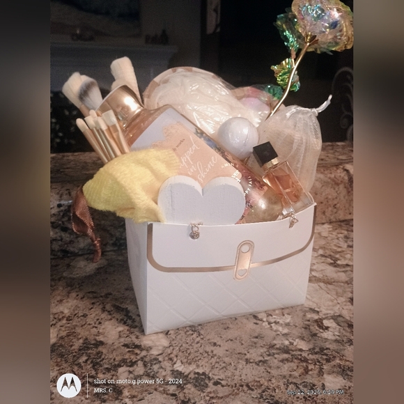 Elegant White Handbag Women's Gift ysl Basket Pamper Me Birthday Christmas Anniv - Picture 7 of 11